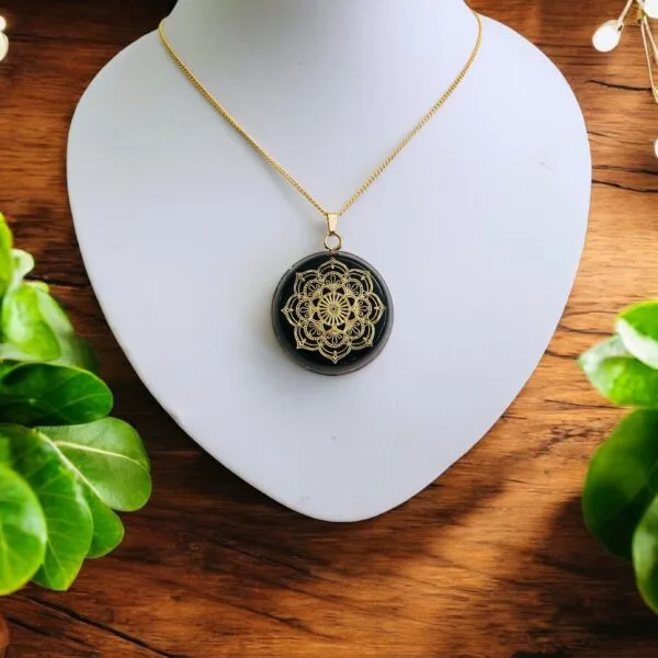 Elite shungiet shungite hanger orgonite hanger met Lotus symbool