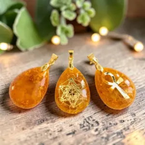 Overzicht van orgonite ketting hangers met Golden Healer Citrien en 24 karaat goud