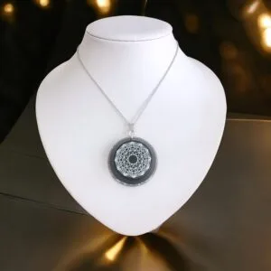 Vortex Tesseract orgonite hanger met Toermalijn en Shungiet zilver