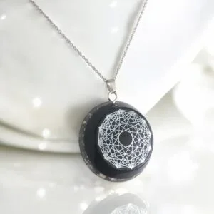 Zwarte toermalijn orgonite hanger man
