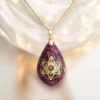 Gouden driehoek ketting hanger met bergkristal amethist rozenkwarts goud en metatron symbool handgemaakt sieraad vrouw