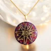 Handgemaakte Spiral Sun orgonite hanger met Super Seven melody Stone