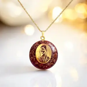 Ronde Maria Magdalena Orgonite hanger 3cm met Hematietkwarts, roze Andes Opaal en bladgoud.