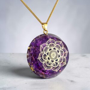 Orgonite hanger met Amethist 24 karaat goud, zilver, koper en messing Violet flame